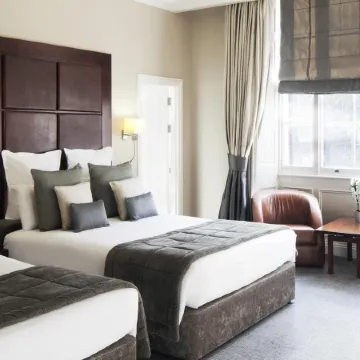 Grange Beauchamp Hotel Отели рядом с достопримечательностью «Конференц-центр Conway»