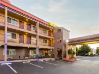 Super 8 by Wyndham El Cajon/San Diego Hotel di El Cajon