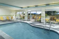 Fairfield Inn & Suites Fayetteville North - parking