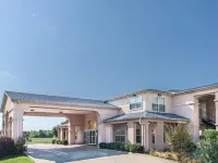 Quality Inn & Suites - parking