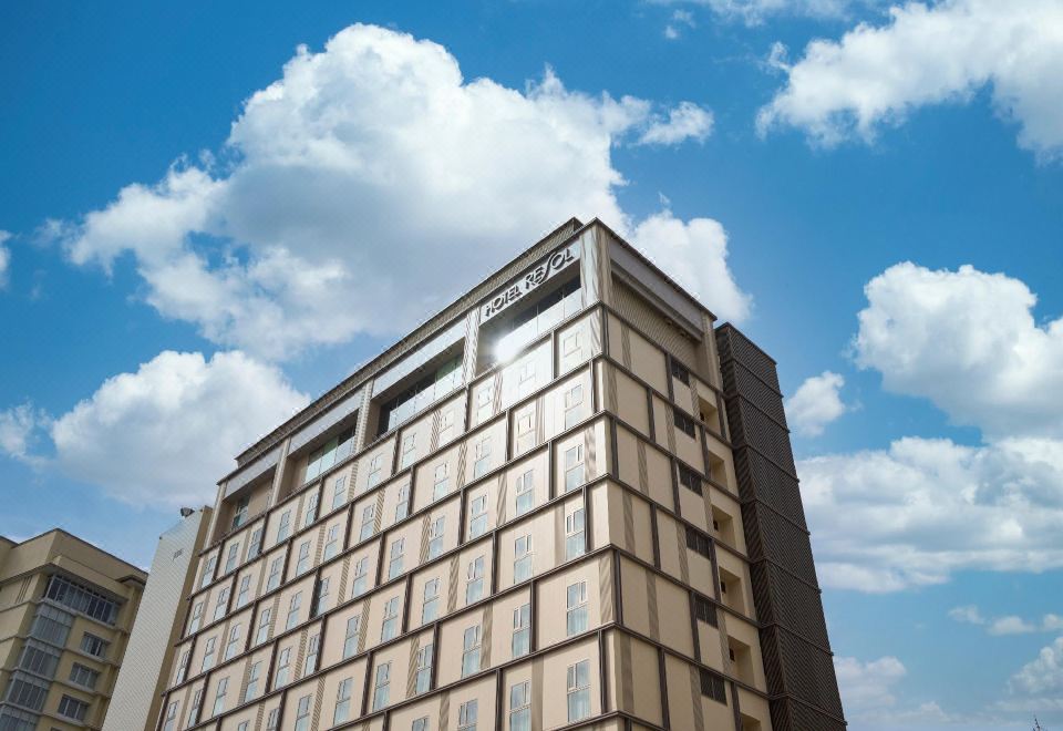 호텔 레솔 트리니티 나하의 깔끔한 로비 또는 카페