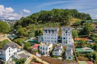 Shin Village Hotel - Mountain view