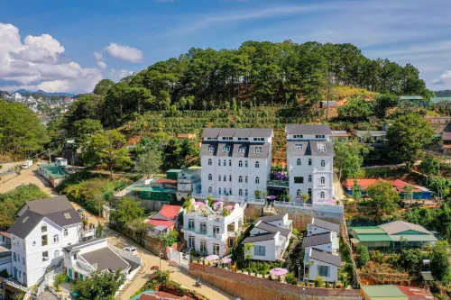 Shin Village Hotel - Mountain view