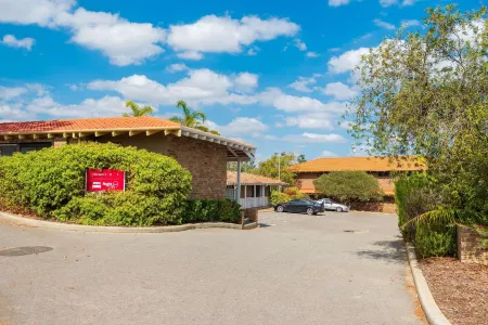 Nightcap at Wanneroo Tavern Отели в г. Уоннеру