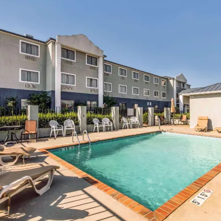 Quality Inn & Suites Pearl-Jackson