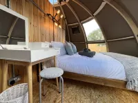 Sunrise Dome Tent Hotel a Carew
