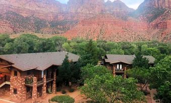 Cable Mountain Lodge