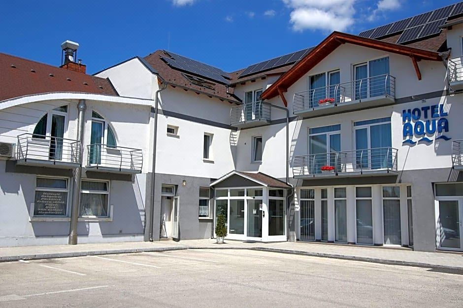 Hotel Aqua - Housity