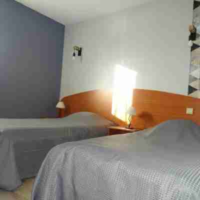 LOGIS Hôtel LES 3 MARCHANDS Rooms