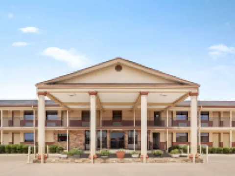 Days Inn by Wyndham Paris Hotels in Paris