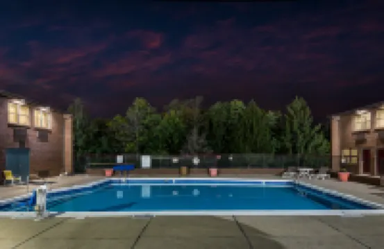 Red Roof Inn & Suites Lexington – Hamburg