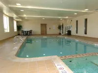 Holiday Inn Express HUTCHINSON by IHG - Pools