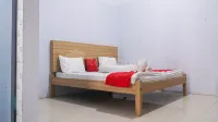 The Karo's Residence Mitra RedDoorz Hotels in Medan Johor