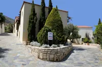 Sylvia Hotel Crete - Homestays