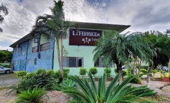 Pousada la Ferrugem Suites