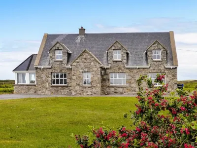 Realt na Maidne Hotels near Hehirs Of Clifden