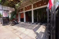 RedDoorz Syariah @ Selomangleng Kediri Hotel dekat BDI Kediri (Bukit Dhoho Indah)
