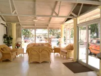 Tropical Sunset Beach Apartment Hotel