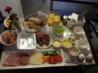 Hotel Red & Green - Breakfast