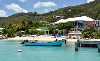 Catamaran Hotel Marina - Housity