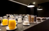 Neat Hotel Avenida - breakfast