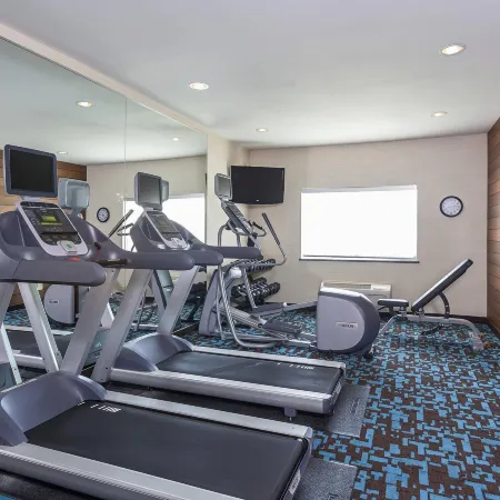 Fairfield Inn & Suites Dallas Park Central Отели рядом с достопримечательностью «Универмаг "Норт-Парк Центр"»