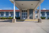 Alliance Hotel & Suites, a Howard Johnson by Wyndham Các khách sạn gần Knight Museum and Sandhills Center