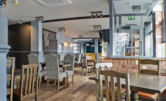 OYO Tamworth Arms Boutique Pub & Hotel