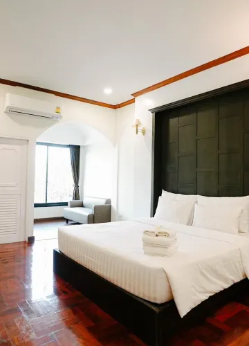 ห้องดีลักซ์ เตียงใหญ่ พร้อมระเบียง