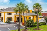 Quality Inn & Suites Hotels in Orangeburg