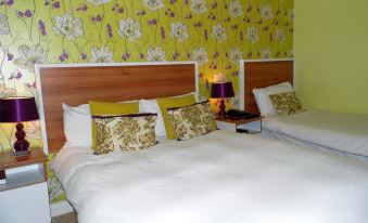 Creevy Pier Hotel - Housity