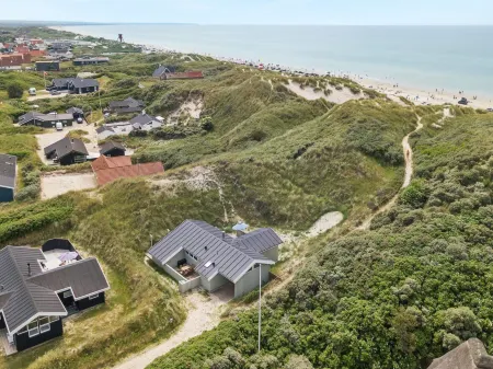 "Erwith" - 50m from the Sea Отели рядом с достопримечательностью «Blokhus Strand»