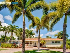 Tropical Oasis Fantastic 4 Bd 3 BTH Home