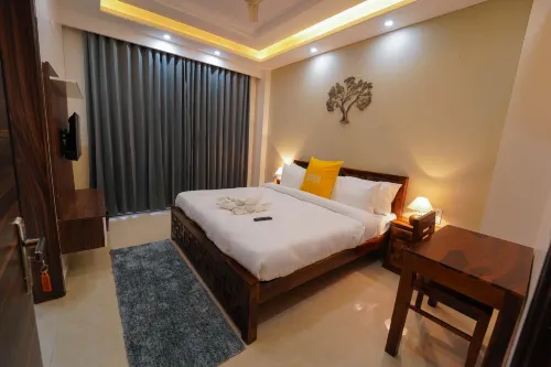 Lime Tree 2 BHK Serviced Apartment Golf Course - Pensions