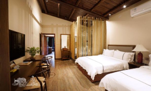 Qingshui Lake Farmhouse