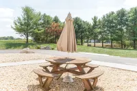 Super 8 by Wyndham Greencastle - parking