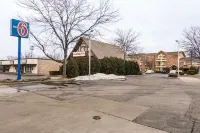 Motel 6 Libertyville, IL