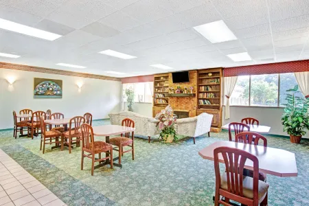 Super 8 by Wyndham Gaffney