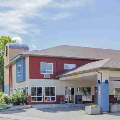 Super 8 by Wyndham Lethbridge Hotel Exterior
