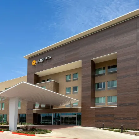 La Quinta Inn & Suites by Wyndham Round Rock Near Kalahari