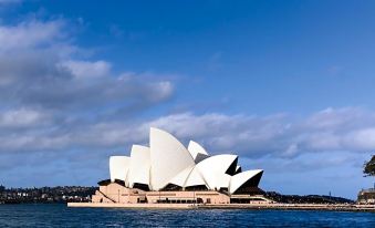 6. 랑데뷰 호텔 시..