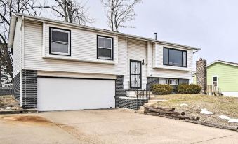 Cedar Rapids Rental w/ Yard ~ 6 Mi to Downtown!