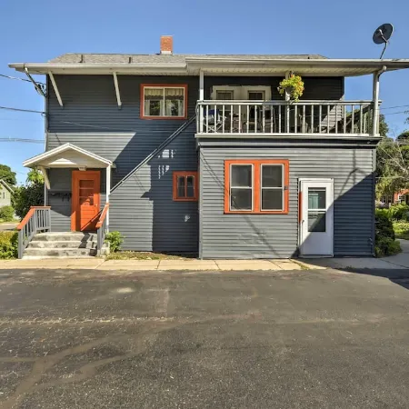 Walk to Dtwn Shops and Eats Sturgeon Bay Retreat