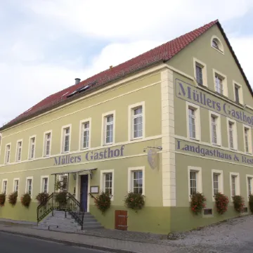 Hotel & Pension Müllers Gasthof Отели рядом с достопримечательностью «Дрезденская пустошь»