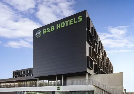 B&B Hotel Guimarães Отели рядом с достопримечательностью «Guimarães Historical City Centre»