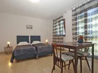 Apartments Vesna 718 - parking