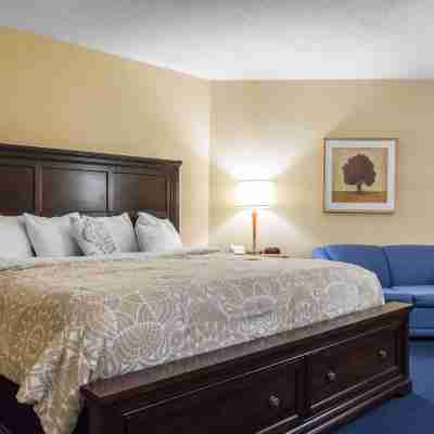 Econo Lodge Airport Quebec Rooms