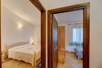 The Fantastic Residenza Badus Two Bedroom Sleeps Six (+ Child) Num0821 - バルコニー