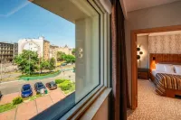 HP Park Plaza - Scenic