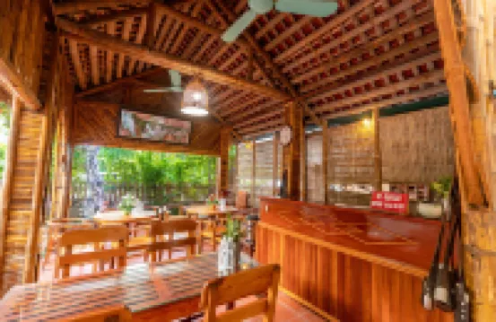 譚吉輝車路士家庭旅館